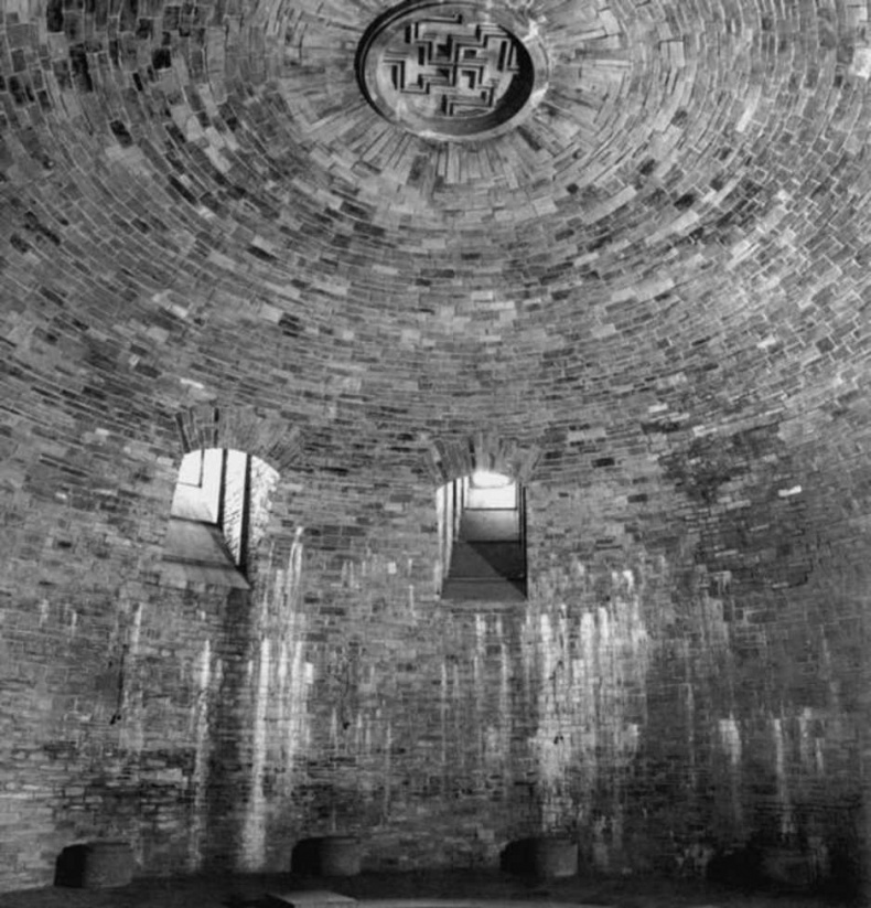 Иллюстрация к книге — Тайны черных замков СС [i_054.jpg]