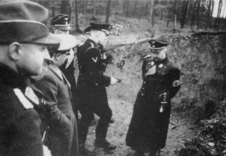 Иллюстрация к книге — Тайны черных замков СС [i_058.jpg]