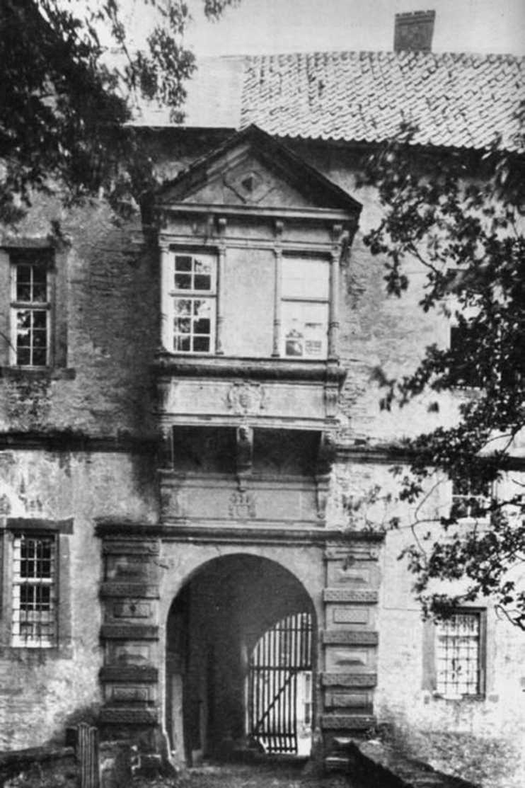 Иллюстрация к книге — Тайны черных замков СС [i_063.jpg]