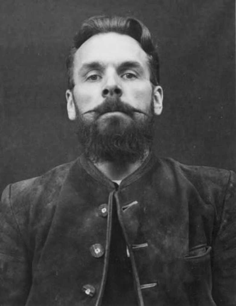 Иллюстрация к книге — Тайны черных замков СС [i_070.jpg]