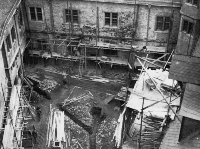 Иллюстрация к книге — Тайны черных замков СС [i_071.jpg]