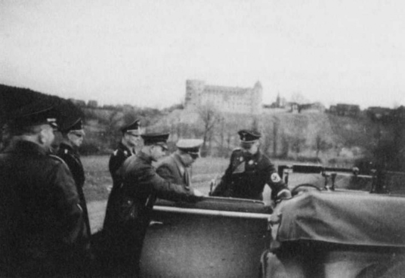 Иллюстрация к книге — Тайны черных замков СС [i_080.jpg]