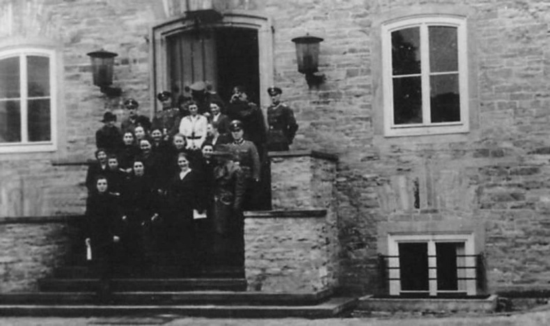 Иллюстрация к книге — Тайны черных замков СС [i_103.jpg]