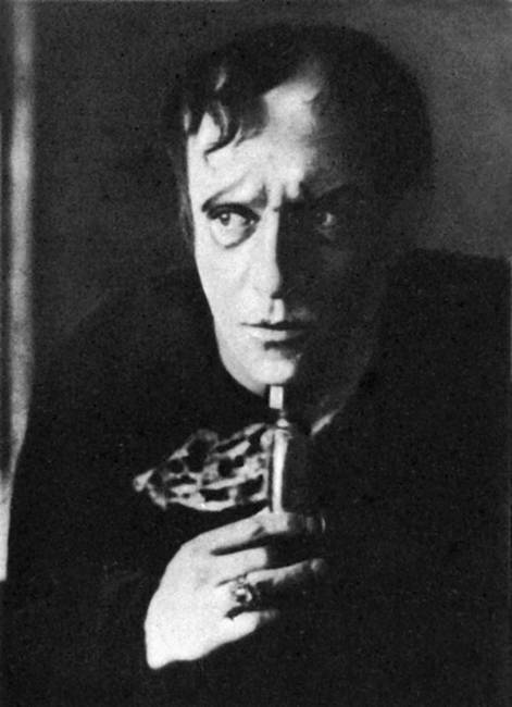 Иллюстрация к книге — 100 великих российских актеров [i_048.jpg]