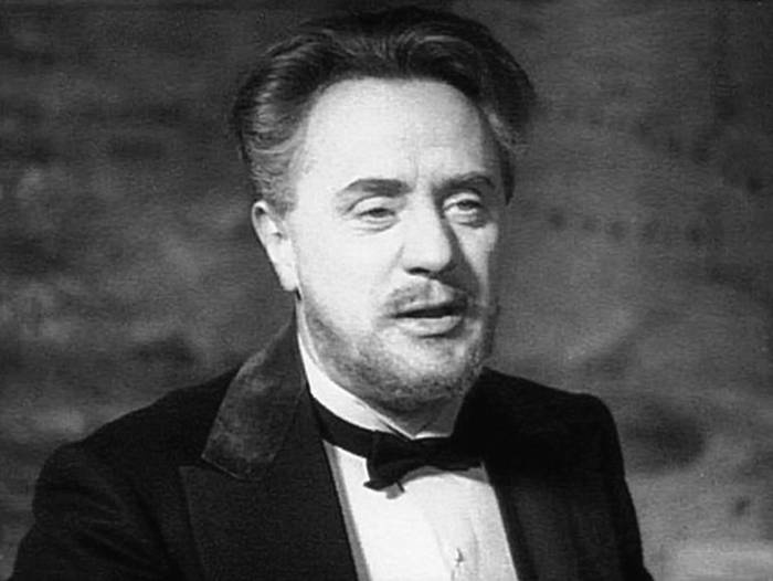 Иллюстрация к книге — 100 великих российских актеров [i_055.jpg]