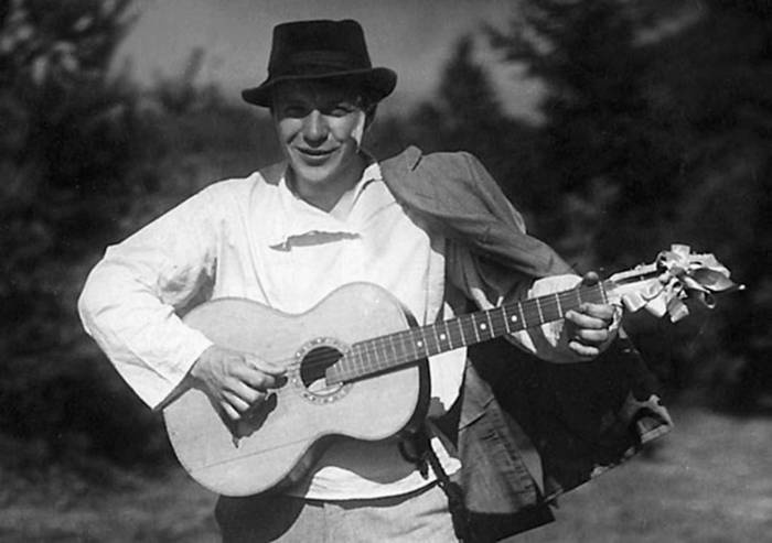 Иллюстрация к книге — 100 великих российских актеров [i_059.jpg]