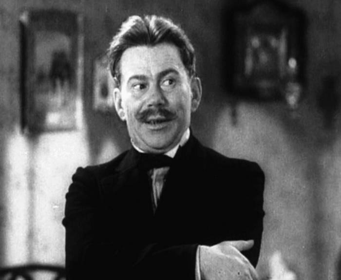 Иллюстрация к книге — 100 великих российских актеров [i_064.jpg]