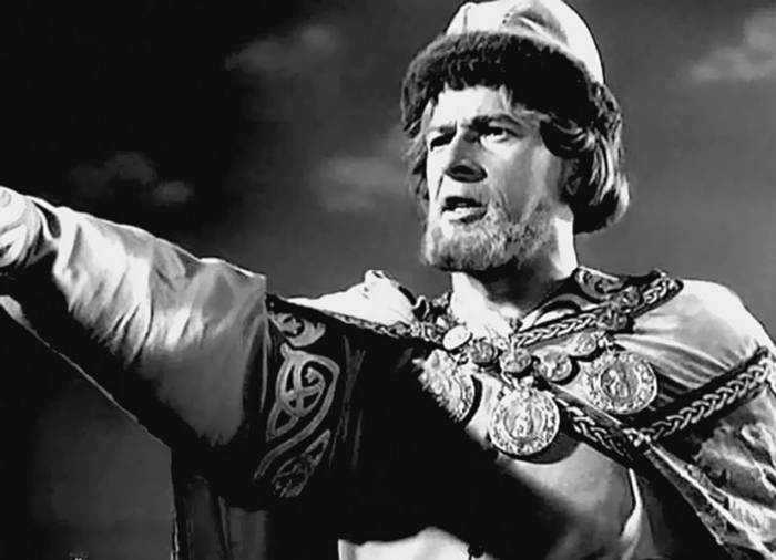 Иллюстрация к книге — 100 великих российских актеров [i_066.jpg]