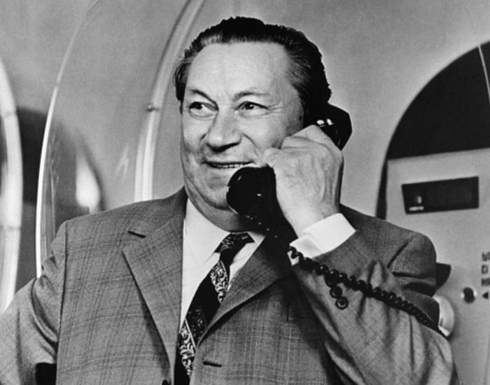 Иллюстрация к книге — 100 великих российских актеров [i_068.jpg]