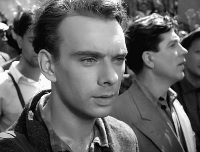 Иллюстрация к книге — 100 великих российских актеров [i_086.jpg]