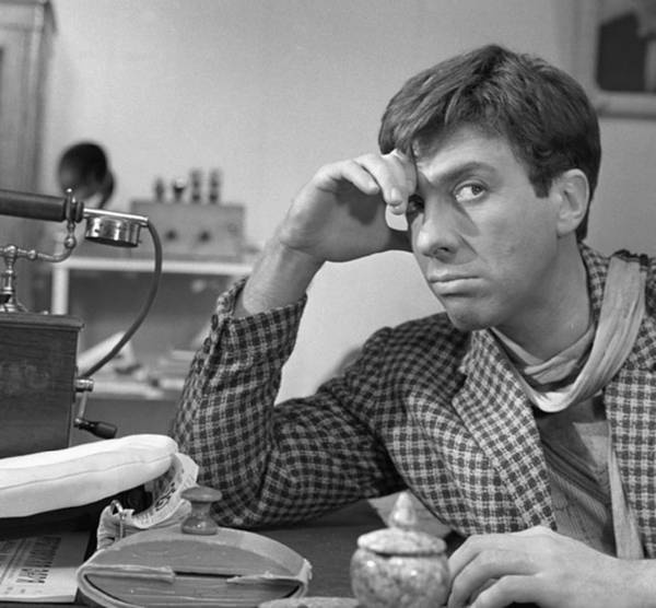 Иллюстрация к книге — 100 великих российских актеров [i_093.jpg]