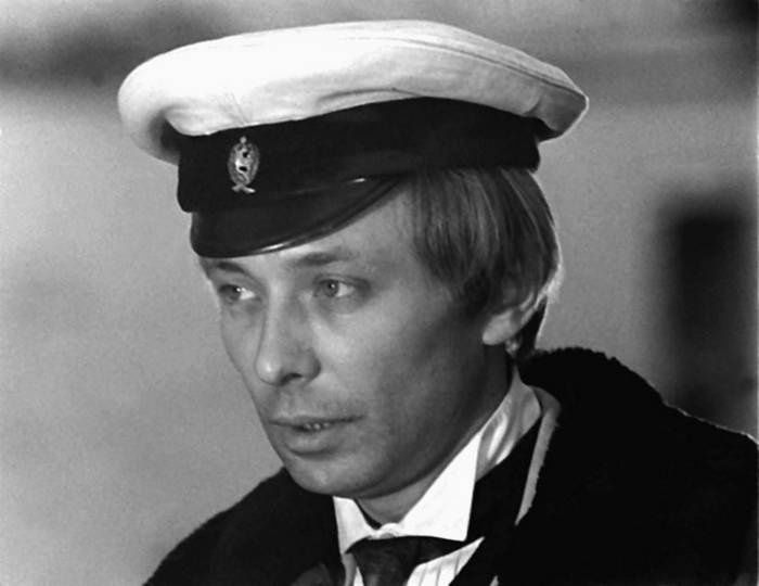 Иллюстрация к книге — 100 великих российских актеров [i_097.jpg]