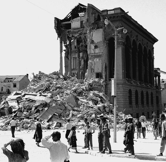 Иллюстрация к книге — 500 великих катастроф [i_057.jpg]