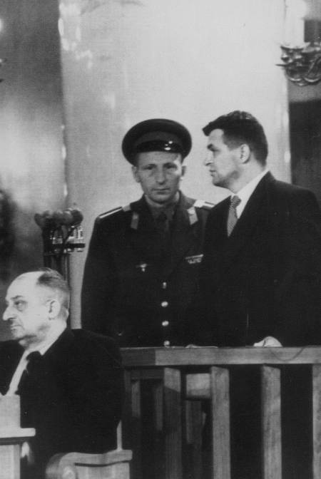 Иллюстрация к книге — КГБ - ЦРУ. Кто сильнее? [i_007.jpg]