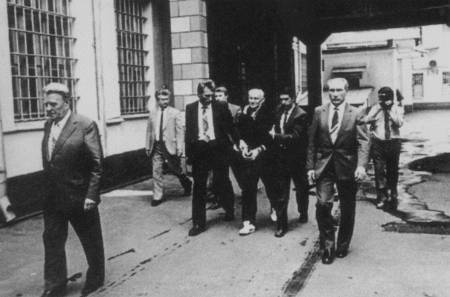 Иллюстрация к книге — КГБ - ЦРУ. Кто сильнее? [i_024.jpg]