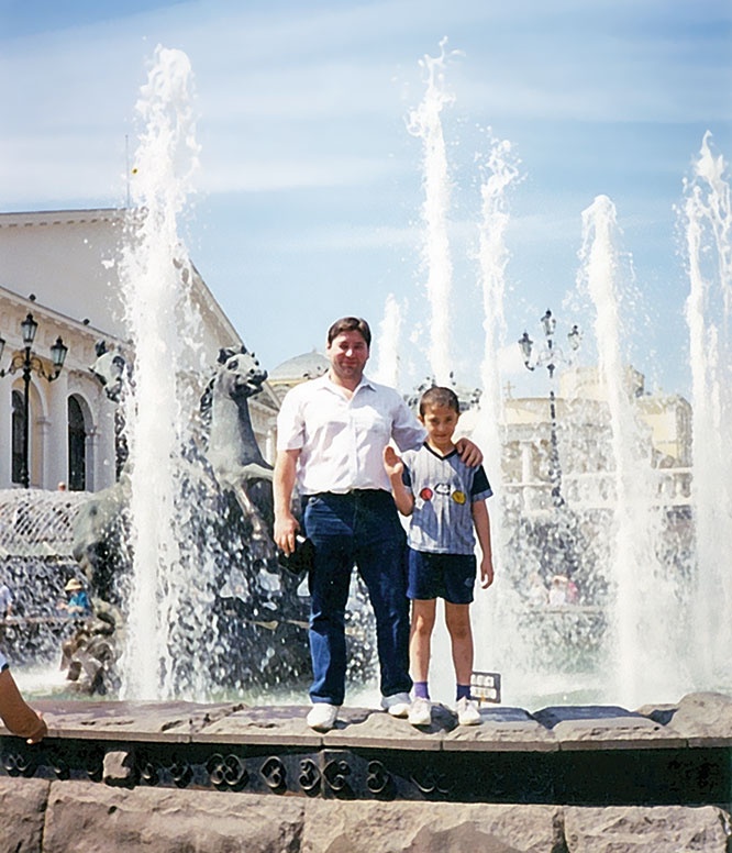 Иллюстрация к книге — Столкновение. Откровенная история Виталия Калоева [i_041.jpg]