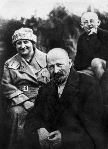 Иллюстрация к книге — Дзержинский. Любовь и революция [i_037.jpg]