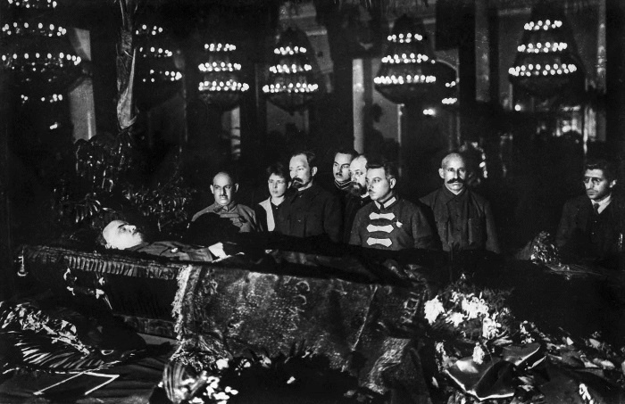 Иллюстрация к книге — Дзержинский. Любовь и революция [i_055.jpg]