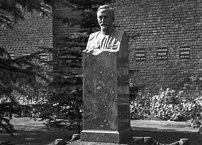 Иллюстрация к книге — Дзержинский. Любовь и революция [i_059.jpg]