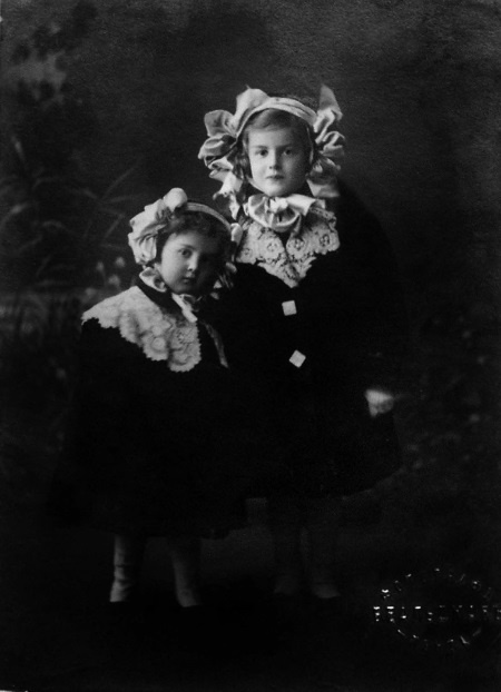 Иллюстрация к книге — Они. Воспоминания о родителях [i_002.jpg]