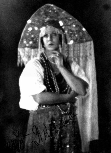 Иллюстрация к книге — Они. Воспоминания о родителях [i_005.jpg]