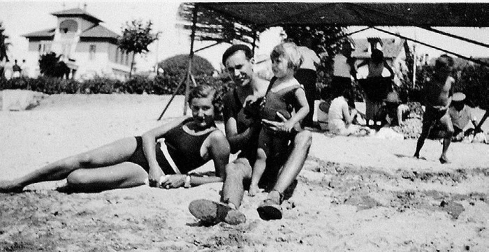 Иллюстрация к книге — Они. Воспоминания о родителях [i_018.jpg]