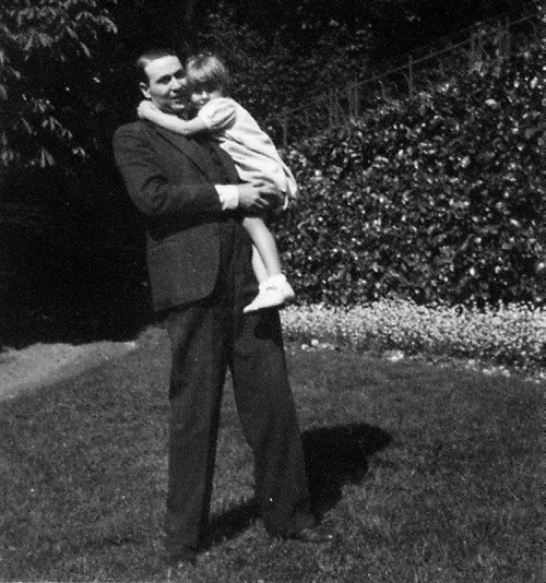 Иллюстрация к книге — Они. Воспоминания о родителях [i_019.jpg]