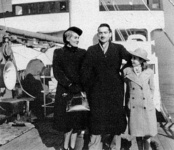 Иллюстрация к книге — Они. Воспоминания о родителях [i_022.jpg]