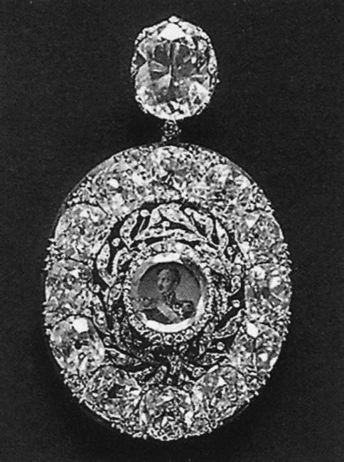 Иллюстрация к книге — Петербургские ювелиры XIX – начала XX в. Династии знаменитых мастеров императорской России [i_030.jpg]