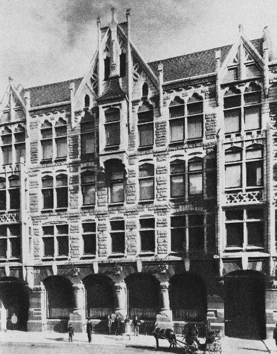 Иллюстрация к книге — Петербургские ювелиры XIX – начала XX в. Династии знаменитых мастеров императорской России [i_043.jpg]