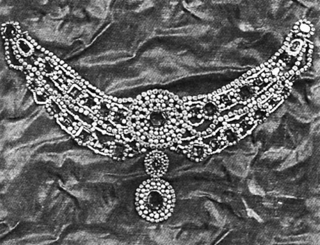 Иллюстрация к книге — Петербургские ювелиры XIX – начала XX в. Династии знаменитых мастеров императорской России [i_050.jpg]