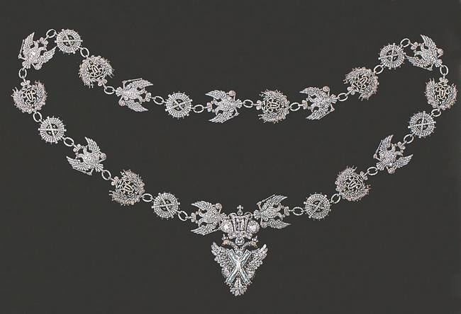 Иллюстрация к книге — Петербургские ювелиры XIX – начала XX в. Династии знаменитых мастеров императорской России [i_084.jpg]