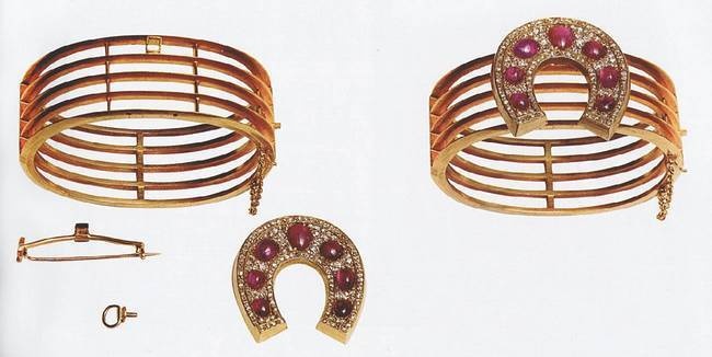 Иллюстрация к книге — Петербургские ювелиры XIX – начала XX в. Династии знаменитых мастеров императорской России [i_091.jpg]