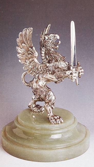 Иллюстрация к книге — Петербургские ювелиры XIX – начала XX в. Династии знаменитых мастеров императорской России [i_105.jpg]