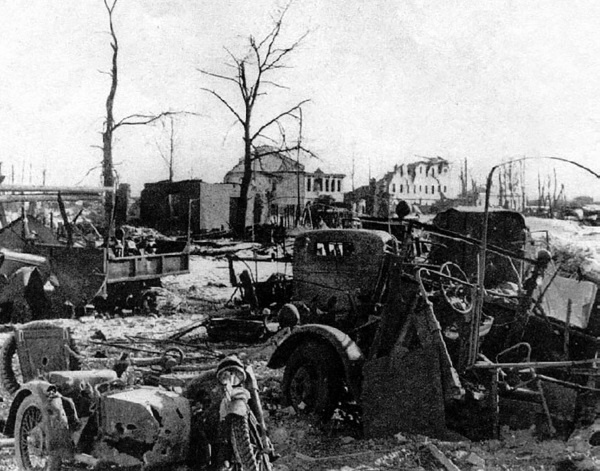 Иллюстрация к книге — Холмский ?котел?. 105 дней в полном окружении [i_039.jpg]