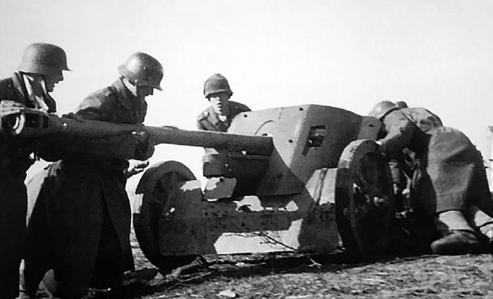 Иллюстрация к книге — Холмский ?котел?. 105 дней в полном окружении [i_060.jpg]