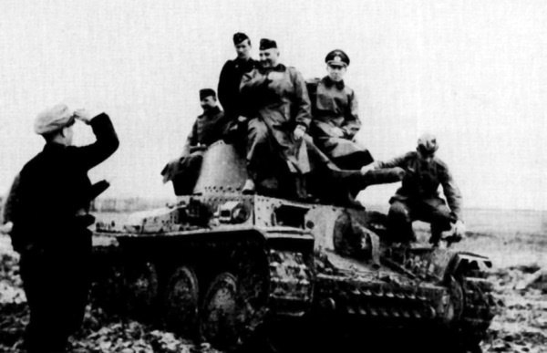 Иллюстрация к книге — Холмский ?котел?. 105 дней в полном окружении [i_118.jpg]