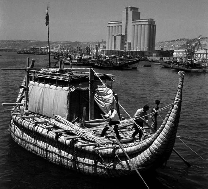 Иллюстрация к книге — С Хейердалом через Атлантику. О силе духа в диких условиях [i_008.jpg]