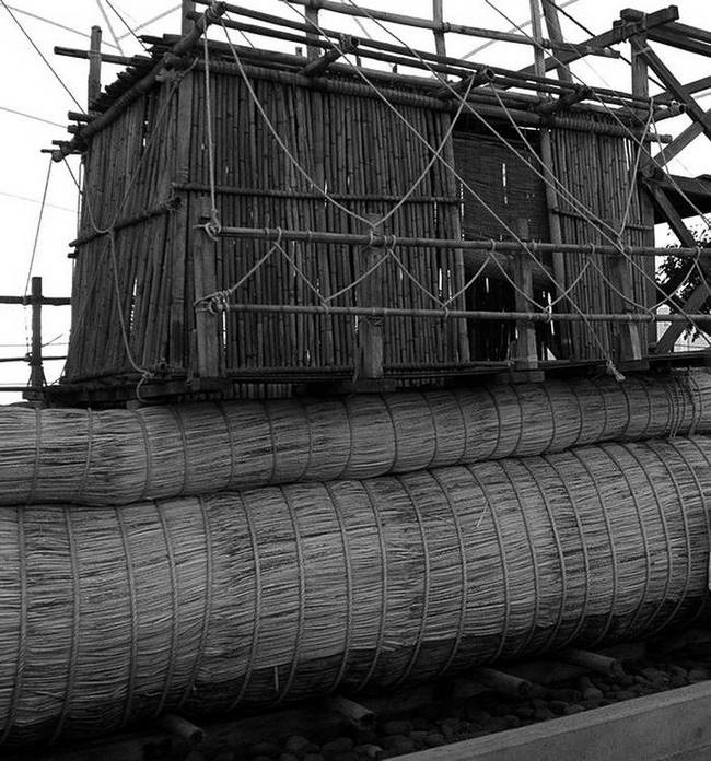 Иллюстрация к книге — С Хейердалом через Атлантику. О силе духа в диких условиях [i_010.jpg]