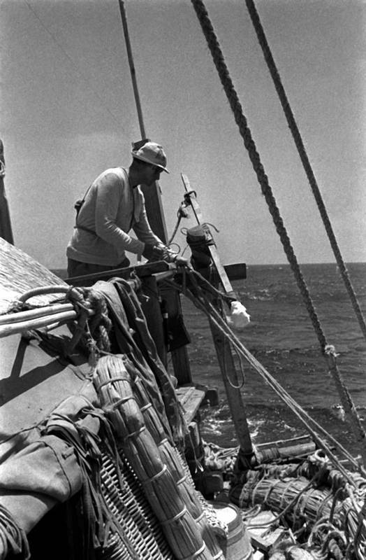 Иллюстрация к книге — С Хейердалом через Атлантику. О силе духа в диких условиях [i_013.jpg]