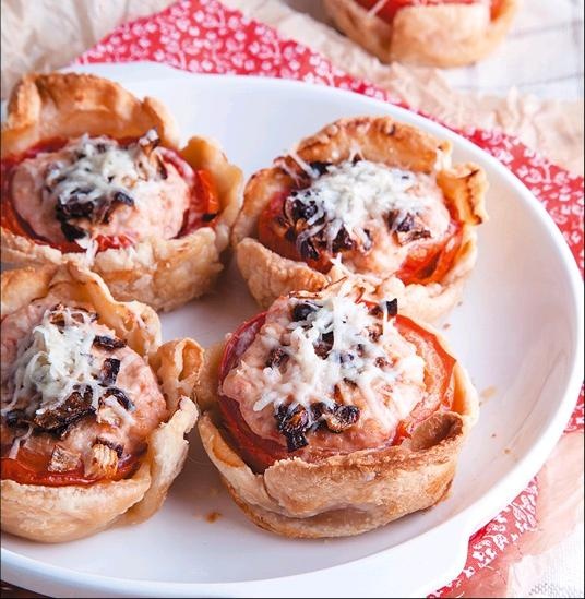 Иллюстрация к книге — Готовим в форме для кексов. Маффины. Булочки. Закуски. Завтраки [_027.jpg]