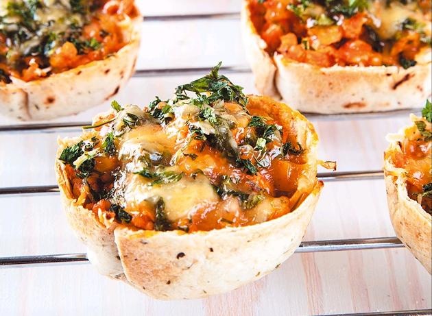 Иллюстрация к книге — Готовим в форме для кексов. Маффины. Булочки. Закуски. Завтраки [_084.jpg]