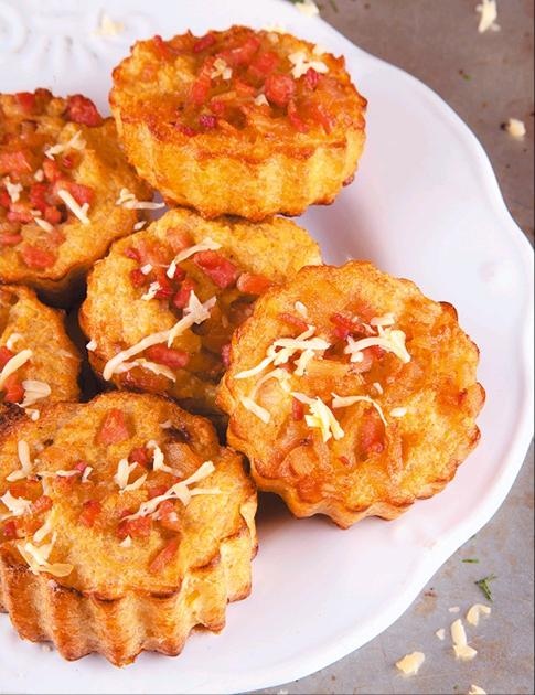 Иллюстрация к книге — Готовим в форме для кексов. Маффины. Булочки. Закуски. Завтраки [_127.jpg]