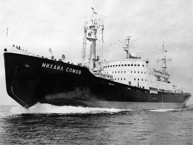 Иллюстрация к книге — Ледокол. Подлинная история "Михаила Сомова" [i_001.jpg]