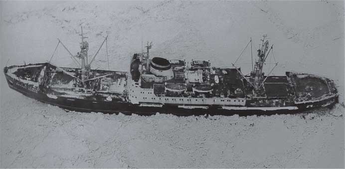 Иллюстрация к книге — Ледокол. Подлинная история "Михаила Сомова" [i_013.jpg]