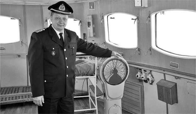 Иллюстрация к книге — Ледокол. Подлинная история "Михаила Сомова" [i_015.jpg]