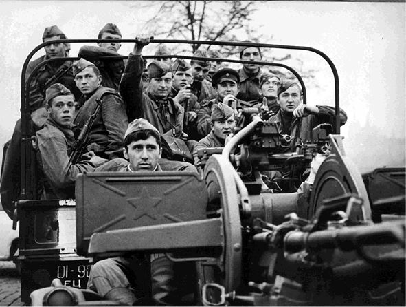 Иллюстрация к книге — Вторжение. Взгляд из России. Чехословакия, август 1968 [i_001.jpg]