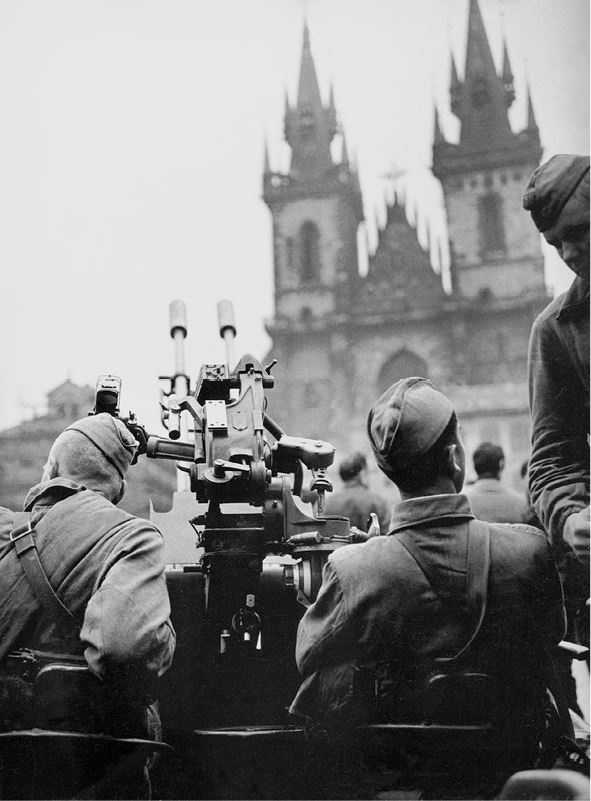 Иллюстрация к книге — Вторжение. Взгляд из России. Чехословакия, август 1968 [i_002.jpg]