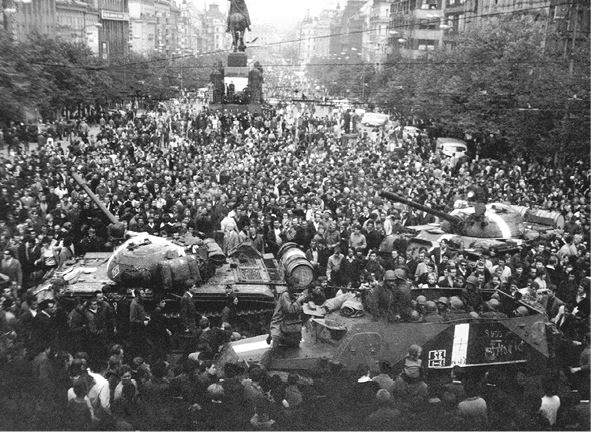 Иллюстрация к книге — Вторжение. Взгляд из России. Чехословакия, август 1968 [i_009.jpg]