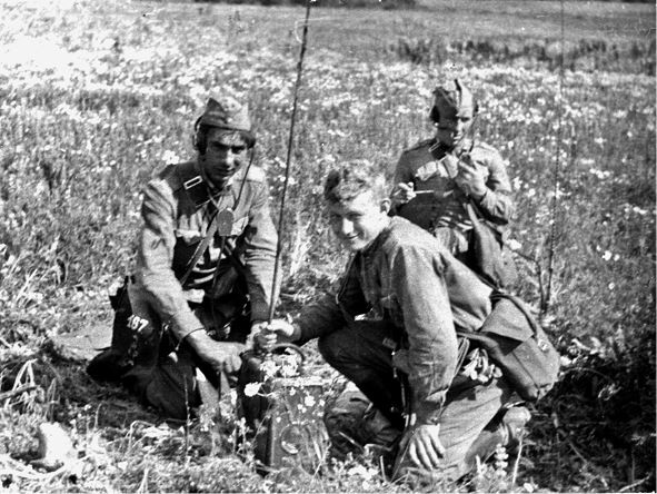 Иллюстрация к книге — Вторжение. Взгляд из России. Чехословакия, август 1968 [i_030.jpg]